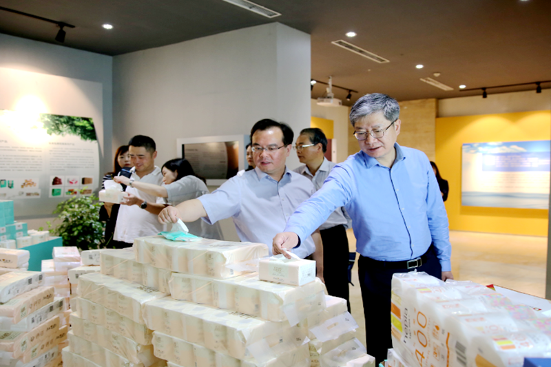 2019年 5月22日，時(shí)任浙江省社會(huì)組織綜合黨委專職副書記、省民政廳社會(huì)組織管理局局長(zhǎng)蔡國(guó)華蒞臨景興紙業(yè)調(diào)研企業(yè)發(fā)展情況和黨建工作