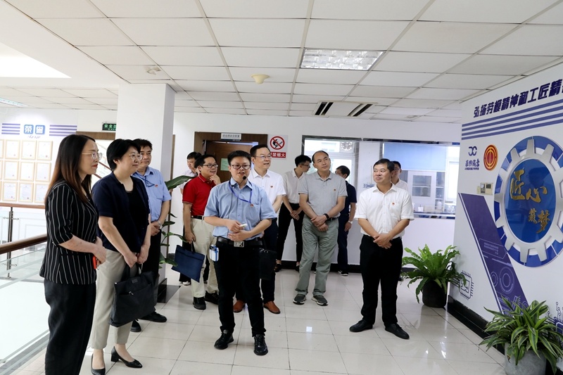 2020年7月14日，時(shí)任浙江省總工會(huì)黨組成員、副主席張衛(wèi)華一行蒞臨景興紙業(yè)調(diào)研推進(jìn)新時(shí)代產(chǎn)業(yè)工人隊(duì)伍建設(shè)改革工作