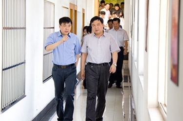2012年7月5日，時任嘉興市委書記李衛(wèi)寧一行調(diào)研公司黨建工作