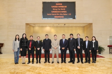 馬來西亞大學(xué)聯(lián)盟主席拿督斯里黃炫碩一行蒞臨景興紙業(yè)參觀交流，共建“一帶一路”人才培養(yǎng)培訓(xùn)基地