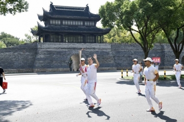 笑臉與熱情刷屏！這名火炬手是景興人！